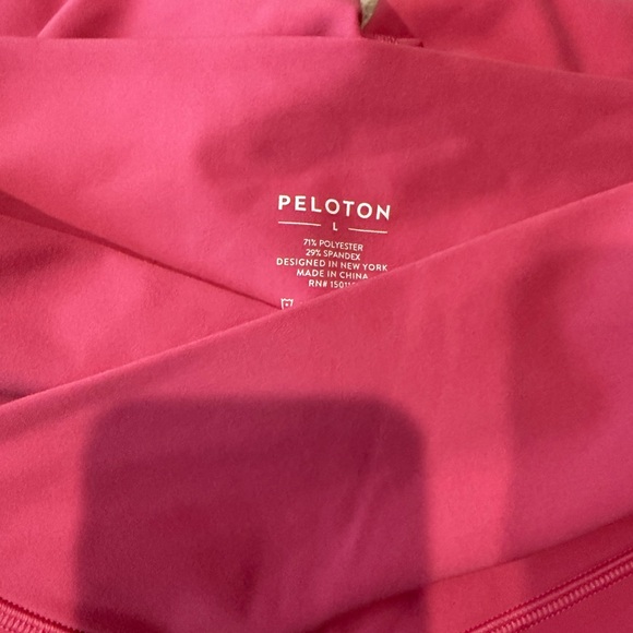Peloton Women's Cadent Pink Bike Shorts 7” - V Cross top - Picture 3 of 4